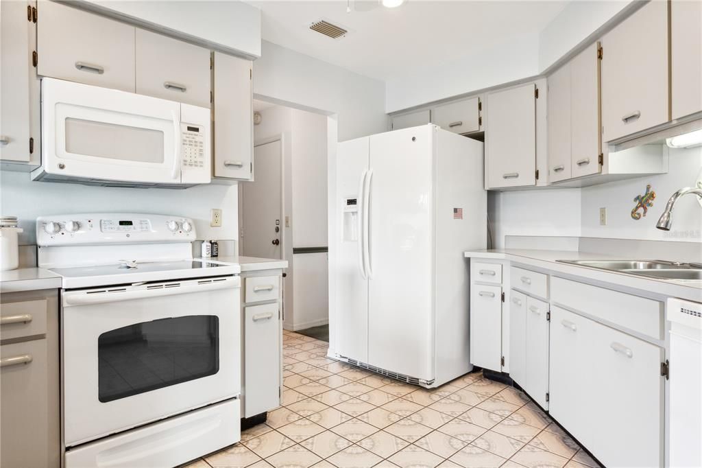 For Sale: $318,000 (2 beds, 2 baths, 1627 Square Feet)