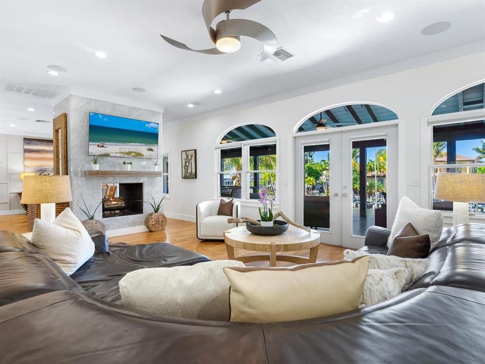 Active With Contract: $4,295,000 (5 beds, 5 baths, 5011 Square Feet)