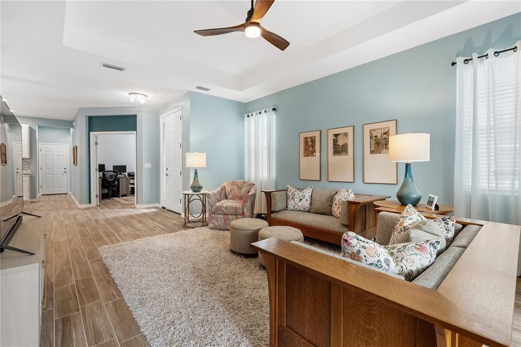 Recently Sold: $415,000 (2 beds, 2 baths, 1627 Square Feet)