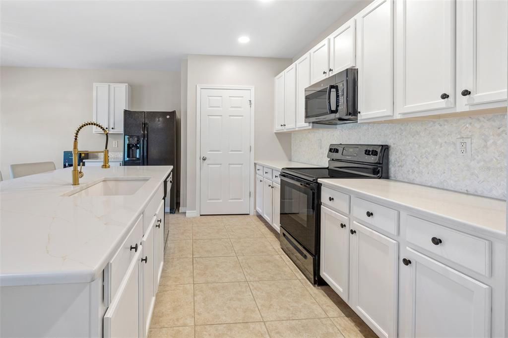 Active With Contract: $449,000 (3 beds, 2 baths, 2101 Square Feet)