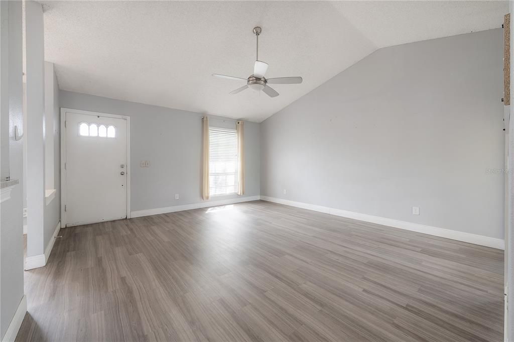 Recently Sold: $305,000 (3 beds, 1 baths, 1239 Square Feet)