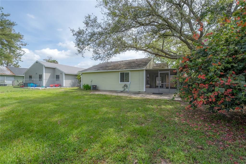 Recently Sold: $305,000 (3 beds, 1 baths, 1239 Square Feet)