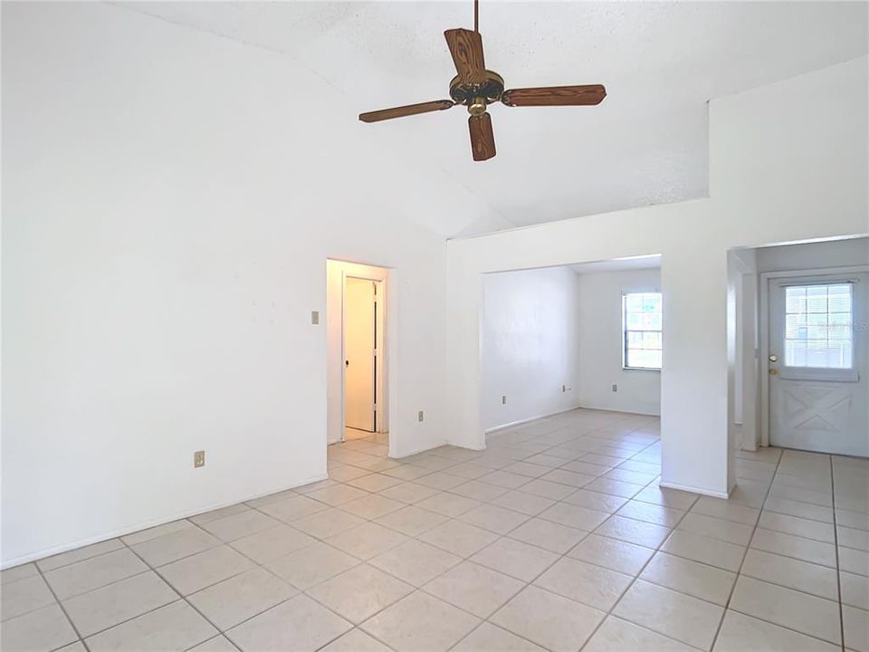 Recently Sold: $215,000 (2 beds, 2 baths, 923 Square Feet)