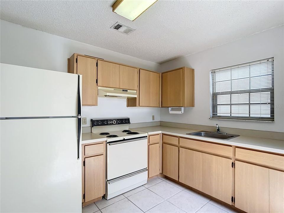 Recently Sold: $215,000 (2 beds, 2 baths, 923 Square Feet)