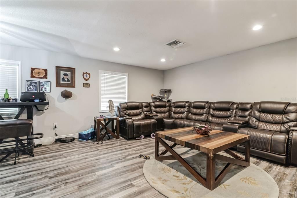 For Sale: $259,500 (3 beds, 2 baths, 1459 Square Feet)