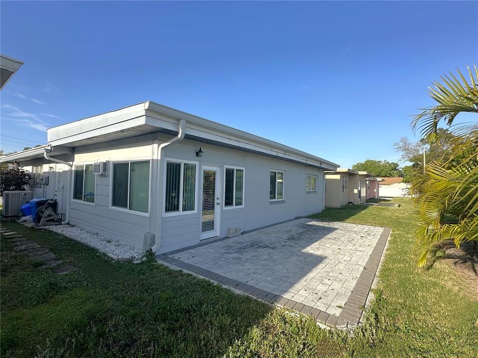 Recently Sold: $199,900 (2 beds, 2 baths, 1098 Square Feet)