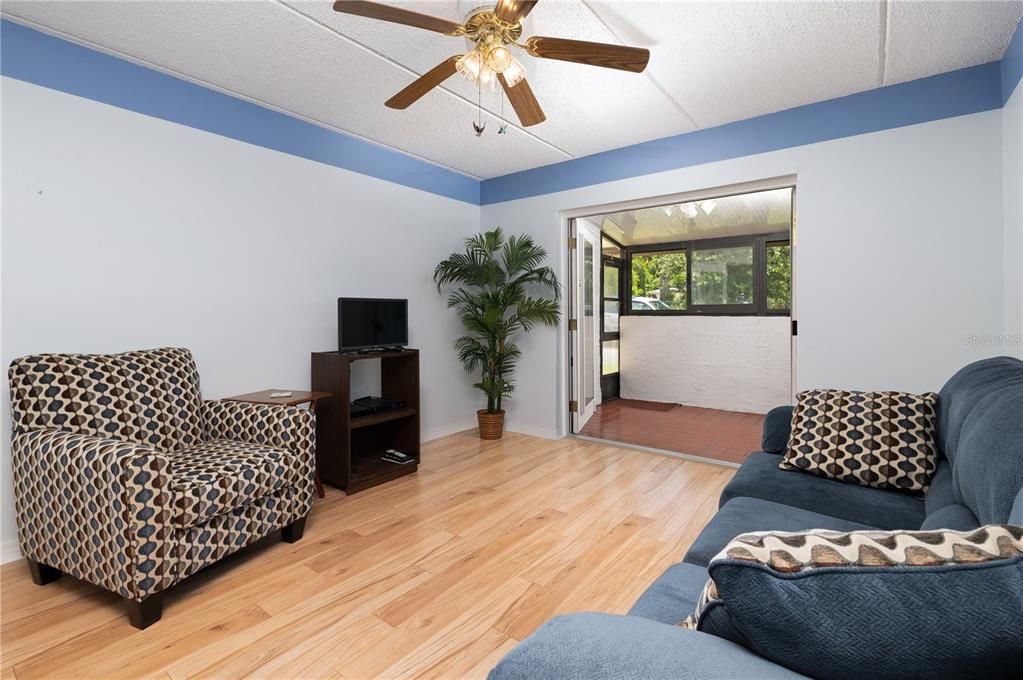 Recently Sold: $170,000 (2 beds, 2 baths, 955 Square Feet)