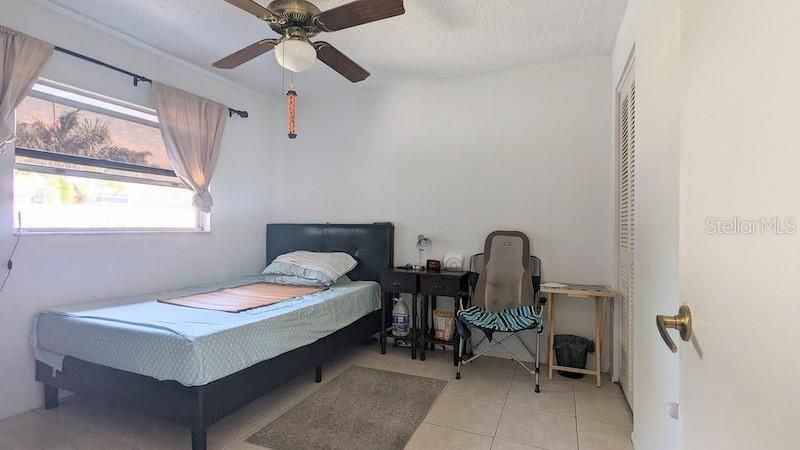 Recently Sold: $215,000 (2 beds, 1 baths, 936 Square Feet)