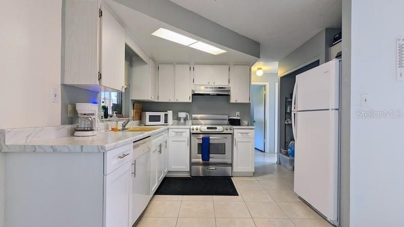 Recently Sold: $215,000 (2 beds, 1 baths, 936 Square Feet)