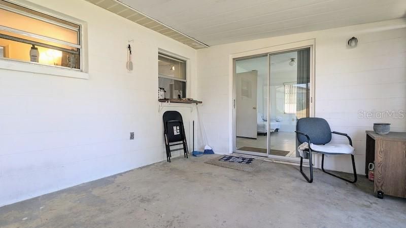 Recently Sold: $215,000 (2 beds, 1 baths, 936 Square Feet)