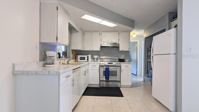 Recently Sold: $215,000 (2 beds, 1 baths, 936 Square Feet)