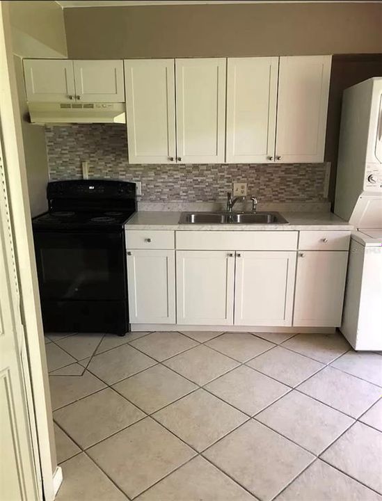 For Sale: $150,000 (2 beds, 1 baths, 830 Square Feet)
