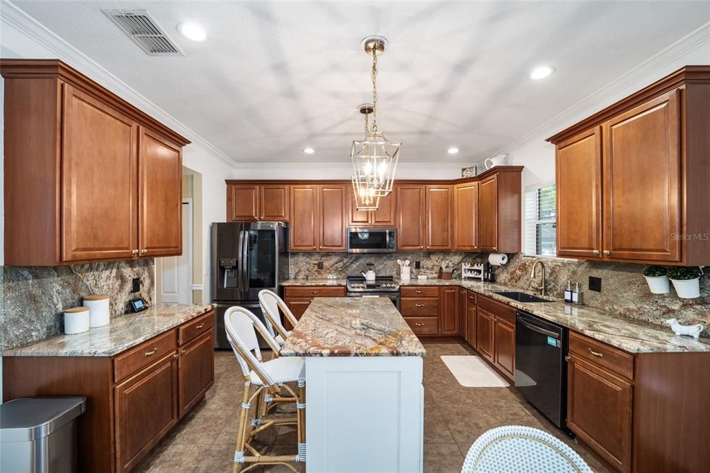 Recently Sold: $548,750 (6 beds, 4 baths, 3901 Square Feet)