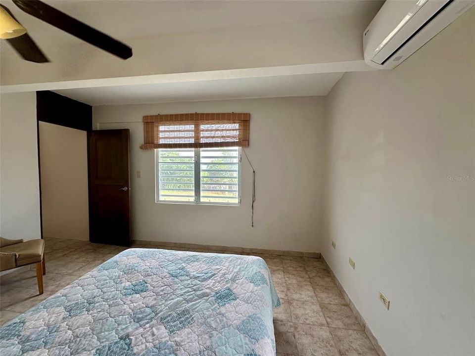 En Venta: $735,000 (4 camas, 3 baños, 1560 Pies cuadrados)