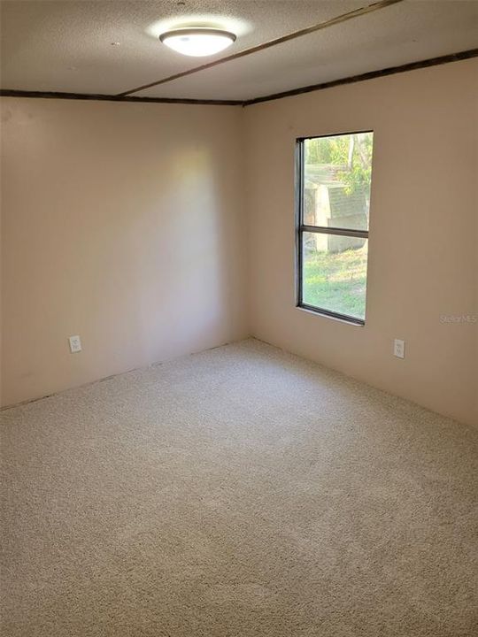 Active With Contract: $109,000 (2 beds, 1 baths, 784 Square Feet)