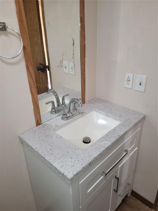 Active With Contract: $109,000 (2 beds, 1 baths, 784 Square Feet)