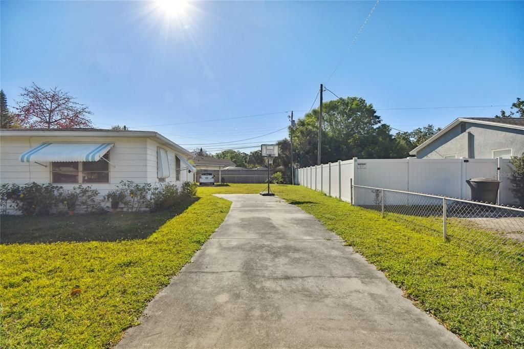 Active With Contract: $299,000 (3 beds, 1 baths, 828 Square Feet)