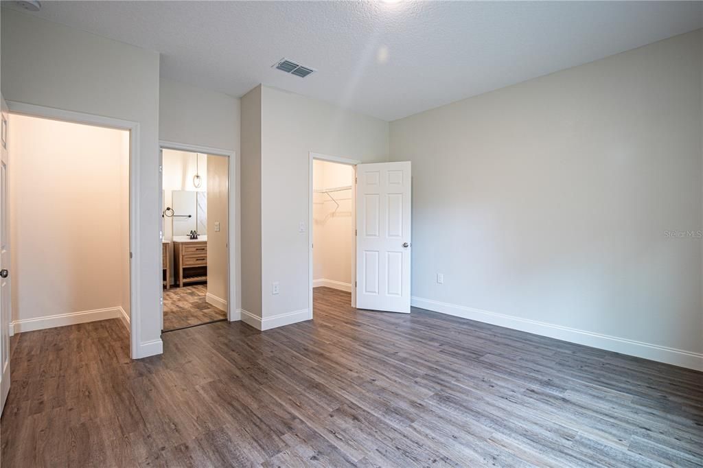 Active With Contract: $335,000 (3 beds, 2 baths, 1735 Square Feet)