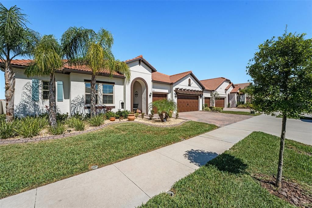 For Sale: $625,000 (4 beds, 3 baths, 2805 Square Feet)