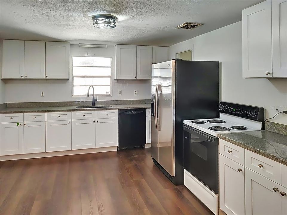 Active With Contract: $2,300 (3 beds, 2 baths, 1669 Square Feet)