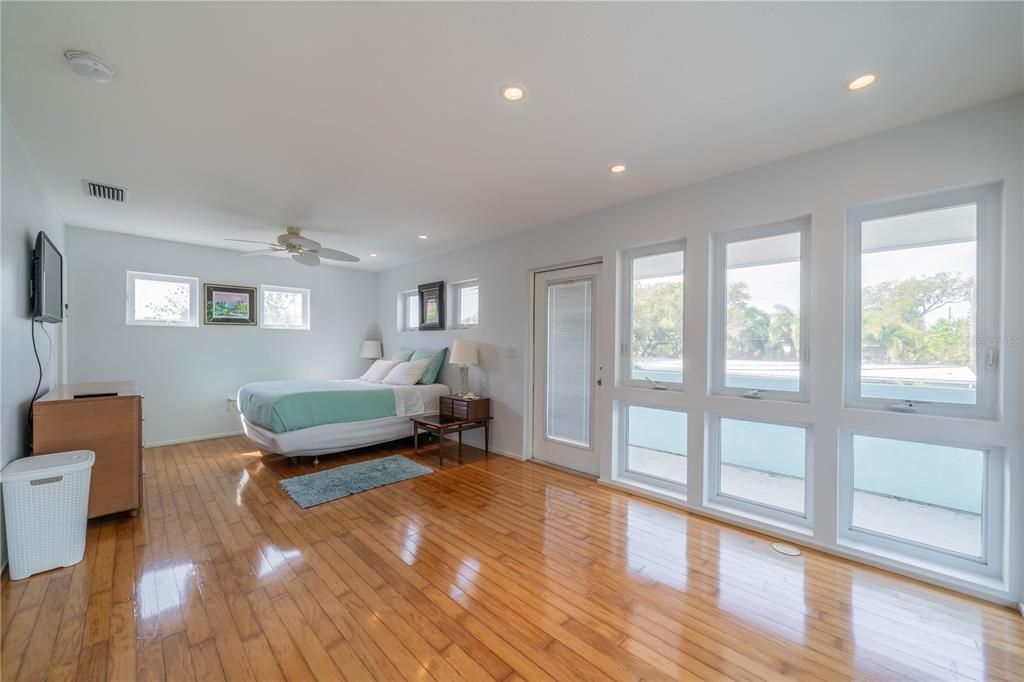 Active With Contract: $1,200,000 (3 beds, 2 baths, 1890 Square Feet)