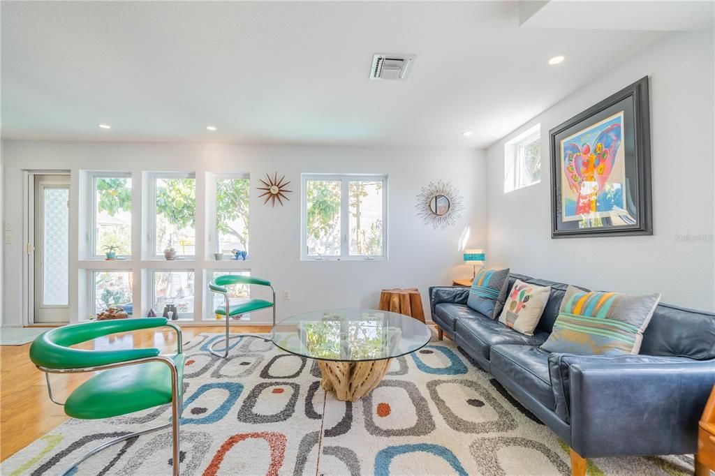 Active With Contract: $1,200,000 (3 beds, 2 baths, 1890 Square Feet)