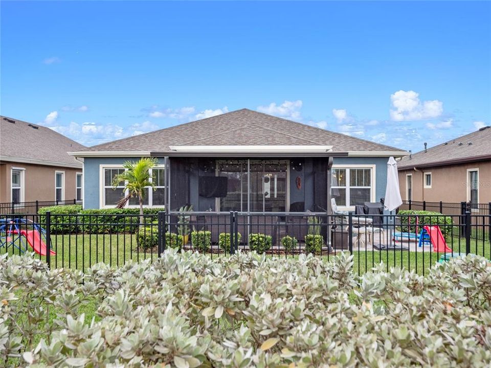For Sale: $469,700 (4 beds, 2 baths, 1976 Square Feet)