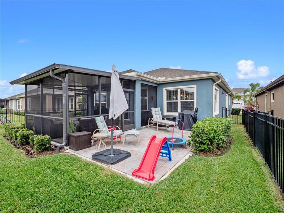 For Sale: $469,700 (4 beds, 2 baths, 1976 Square Feet)