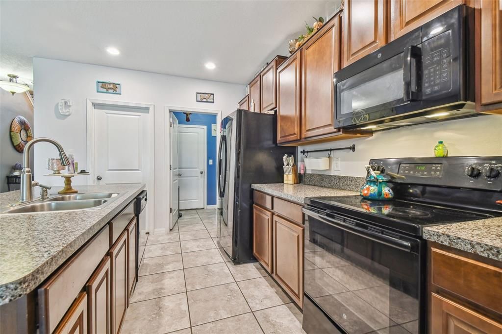 Active With Contract: $373,000 (5 beds, 2 baths, 2520 Square Feet)