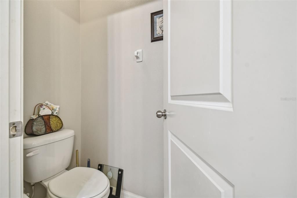 For Sale: $373,000 (5 beds, 2 baths, 2520 Square Feet)