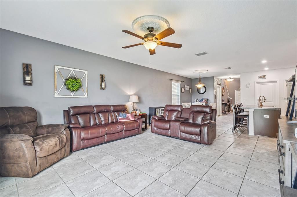 Active With Contract: $373,000 (5 beds, 2 baths, 2520 Square Feet)