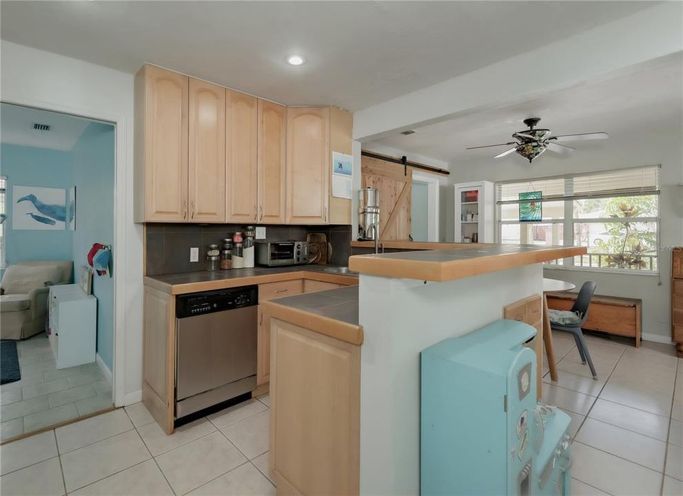 Active With Contract: $425,000 (3 beds, 2 baths, 1240 Square Feet)