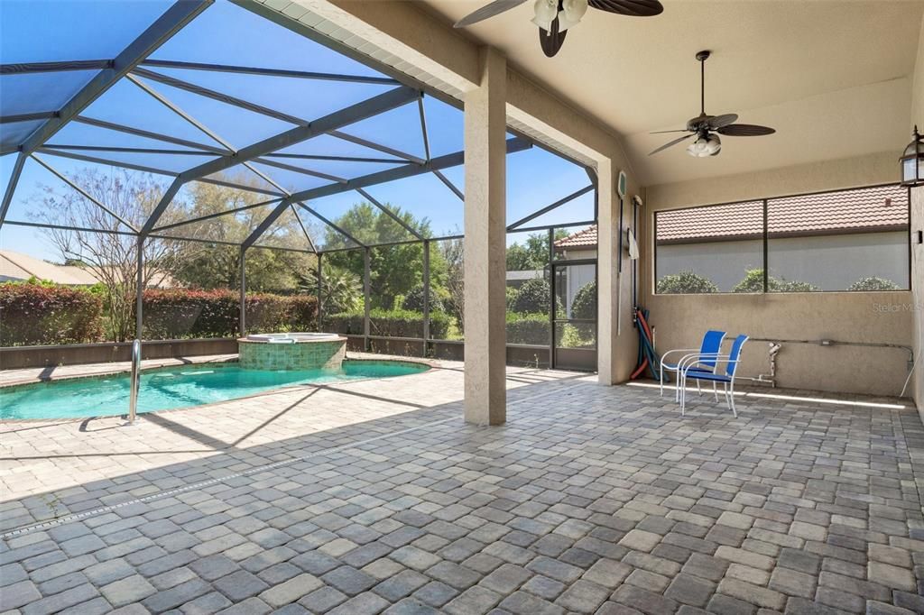 Recently Sold: $650,000 (3 beds, 2 baths, 2403 Square Feet)