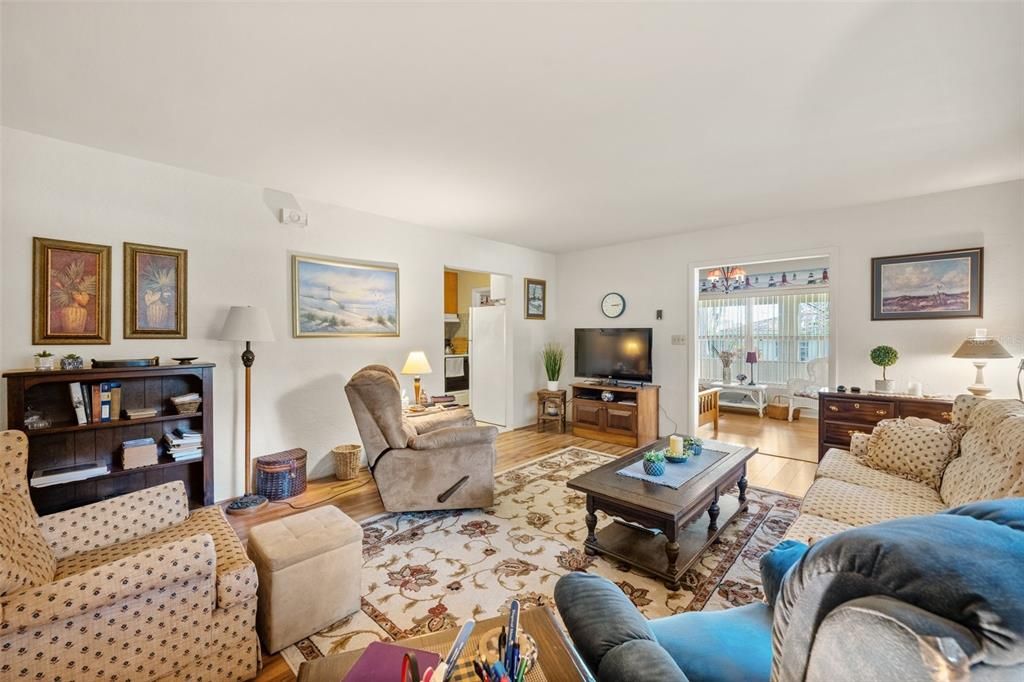Recently Sold: $215,000 (2 beds, 1 baths, 850 Square Feet)