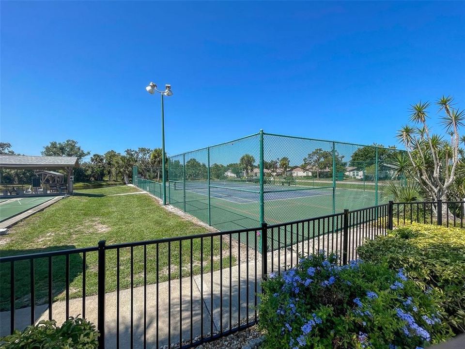 Active With Contract: $269,000 (2 beds, 2 baths, 1498 Square Feet)