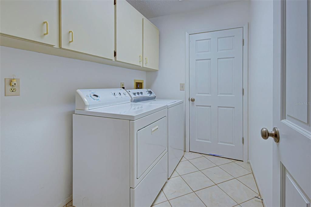 Active With Contract: $269,000 (2 beds, 2 baths, 1498 Square Feet)