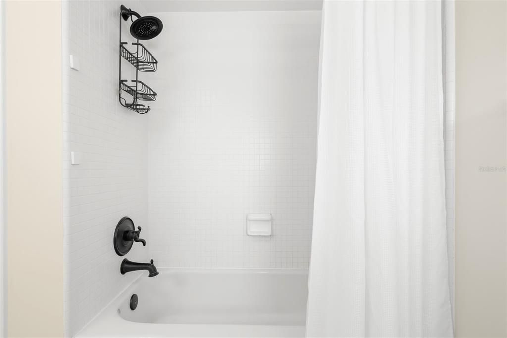 最近售出: $675,000 (3 贝兹, 2 浴室, 1927 平方英尺)