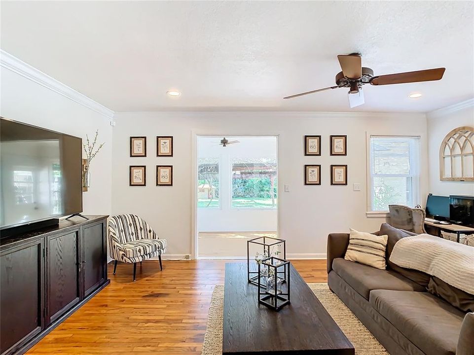 Active With Contract: $464,900 (2 beds, 1 baths, 1223 Square Feet)