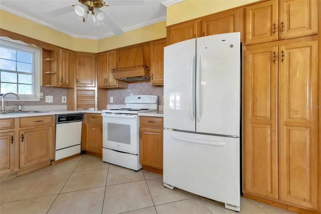 For Sale: $375,000 (3 beds, 2 baths, 2350 Square Feet)