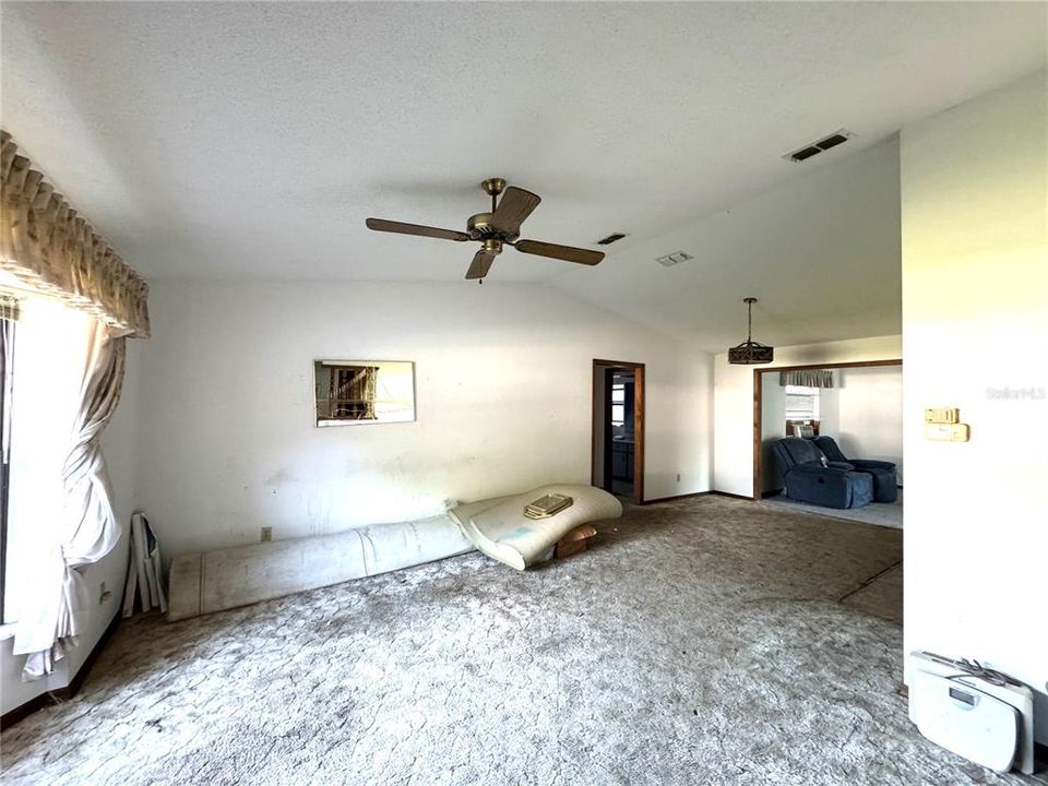 Active With Contract: $204,900 (2 beds, 2 baths, 1478 Square Feet)