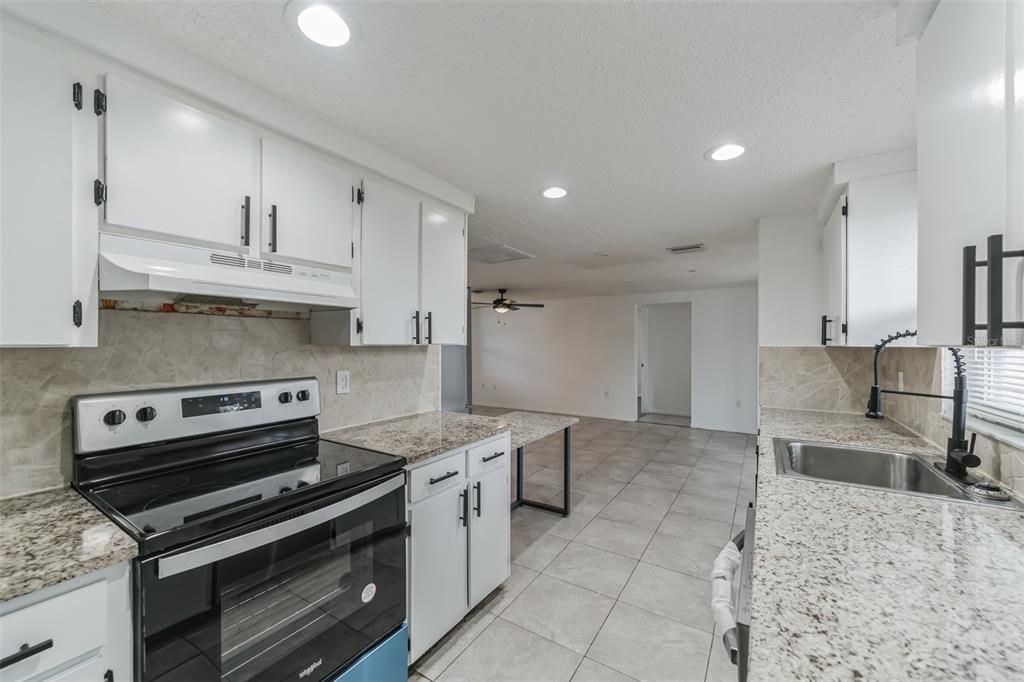 Recently Sold: $267,900 (3 beds, 2 baths, 1256 Square Feet)