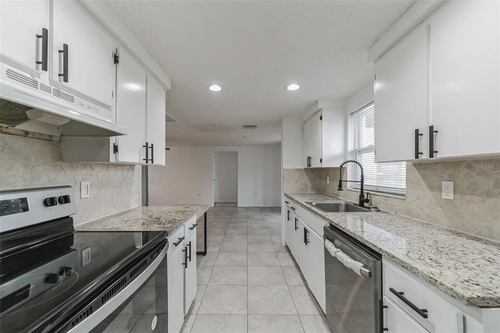 Recently Sold: $267,900 (3 beds, 2 baths, 1256 Square Feet)