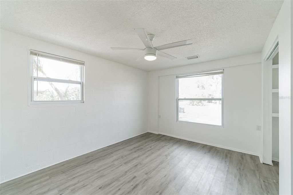 Active With Contract: $267,900 (3 beds, 2 baths, 1256 Square Feet)
