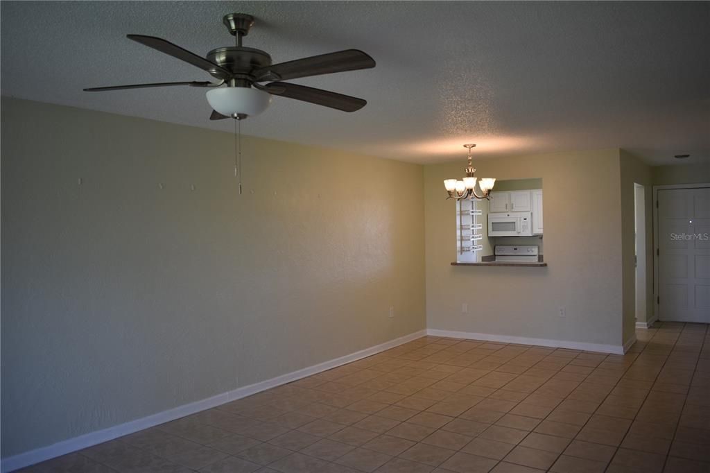 For Sale: $254,900 (2 beds, 1 baths, 952 Square Feet)