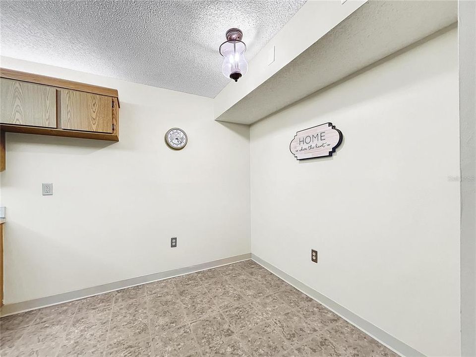 For Sale: $220,000 (2 beds, 2 baths, 1038 Square Feet)