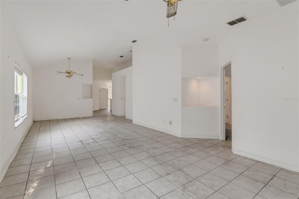 Active With Contract: $279,900 (2 beds, 2 baths, 1660 Square Feet)