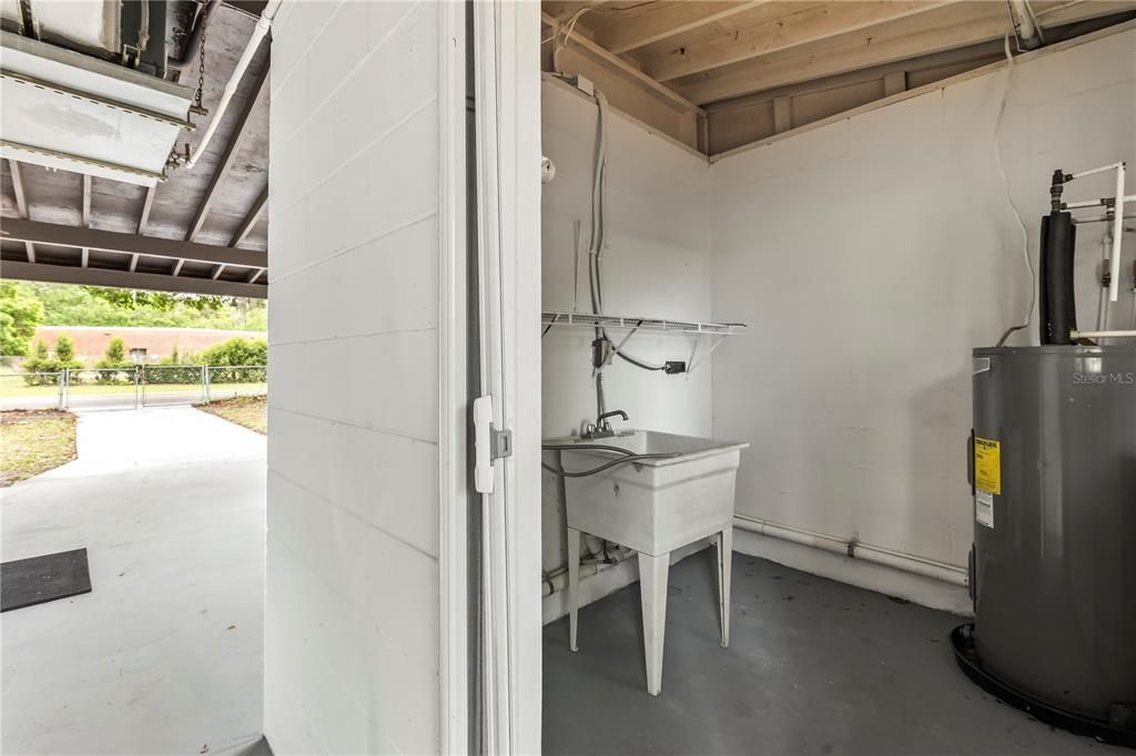 Active With Contract: $298,000 (2 beds, 1 baths, 912 Square Feet)