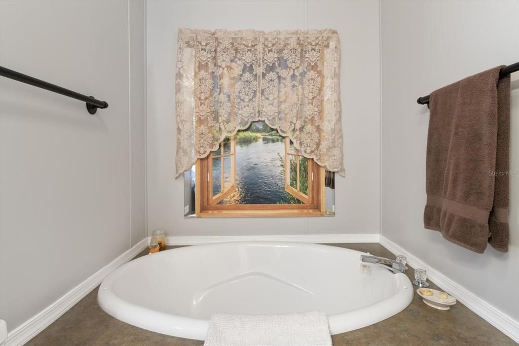 Недавно продано: $200,000 (3 спален, 2 ванн, 1296 Квадратных фут)
