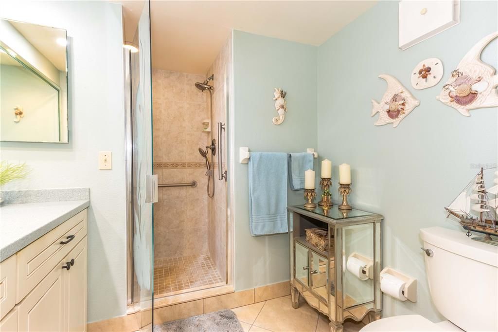 Active With Contract: $1,199,900 (2 beds, 2 baths, 1370 Square Feet)