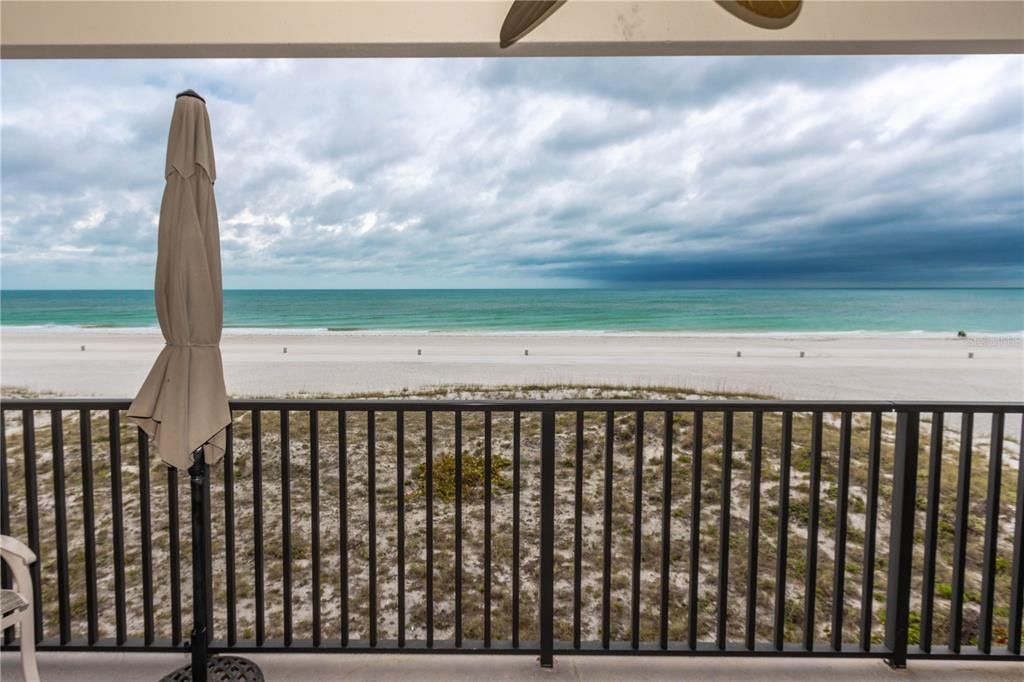 Active With Contract: $1,199,900 (2 beds, 2 baths, 1370 Square Feet)